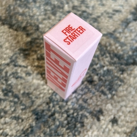 Fire Starter Velvet Trap Lipstick by Jeffree Star - New in Box - Picture 4 of 6